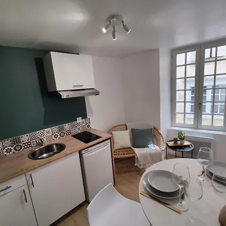 Apartamento Le Duplex De L'abbaye Royale - Cosy ! Saint-Jean-dʼAngély